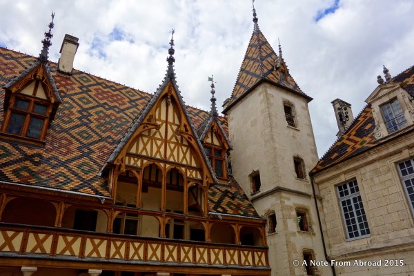 Two distinct tile patterns were used. Here it is the multi colored.