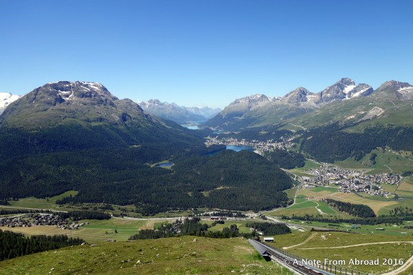 Scene of the valley below the viewing platform. Lakes, snow capped mountains, glacier, green valley, waterfalls can all be appreciated from here!