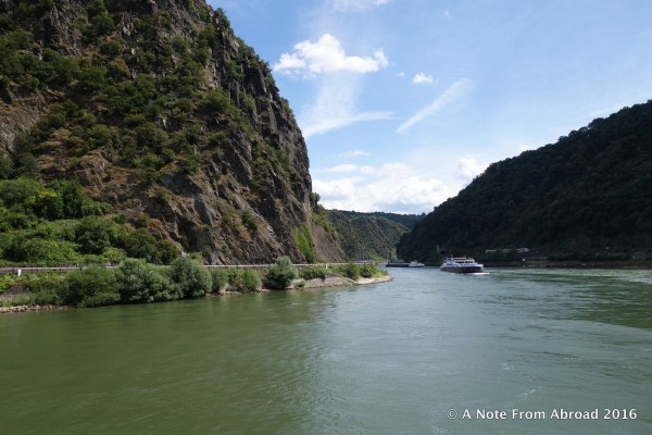 Bed in the river with Lorelei
